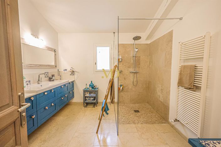 Image No.26-4 Bed House for sale