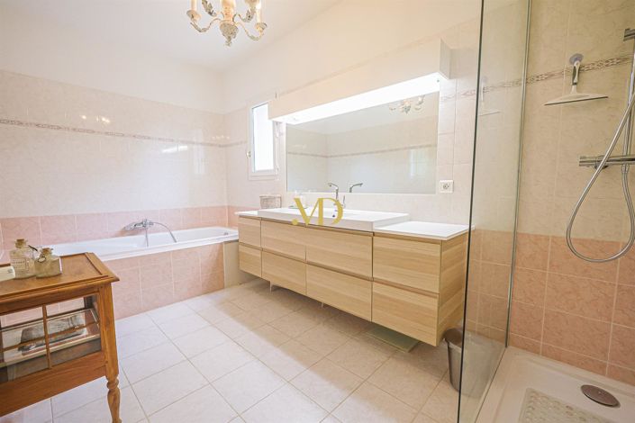 Image No.30-4 Bed House for sale