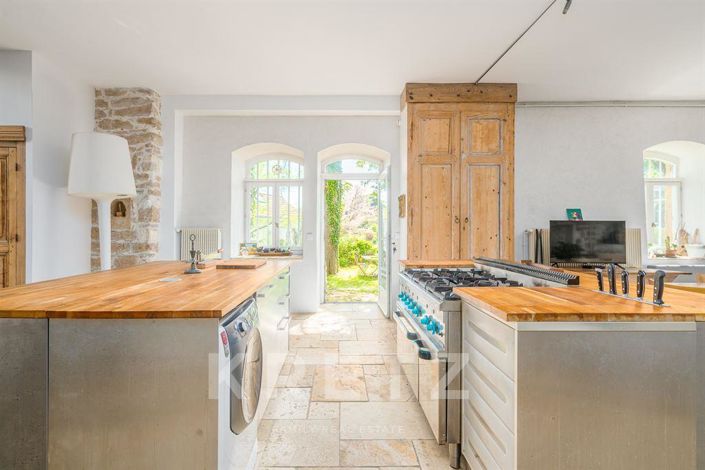 Image No.2-4 Bed House for sale