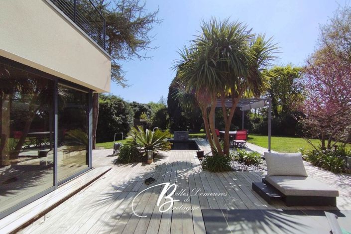 Image No.1-5 Bed House for sale