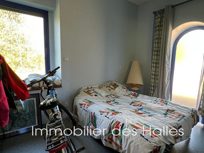 Image No.8-5 Bed House for sale