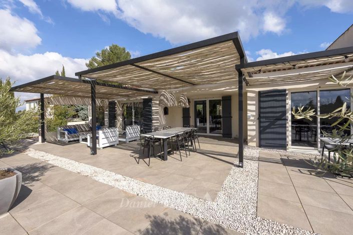Image No.1-5 Bed House for sale