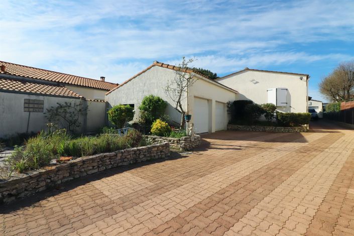 Image No.1-4 Bed House for sale