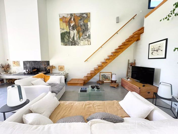 Image No.1-4 Bed House for sale