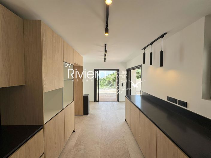 Image No.11-5 Bed House for sale