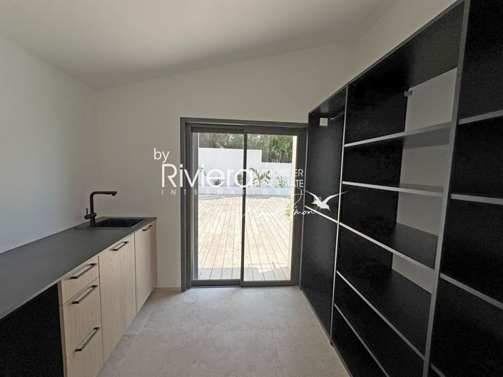 Image No.16-5 Bed House for sale