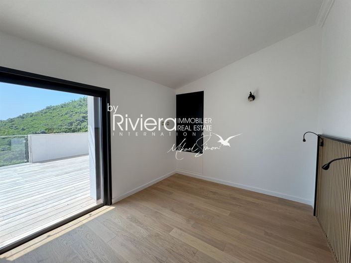 Image No.18-5 Bed House for sale