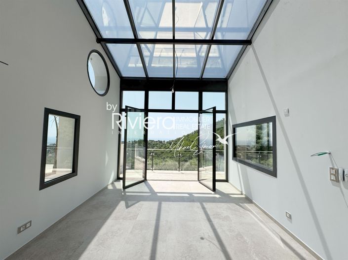 Image No.8-5 Bed House for sale