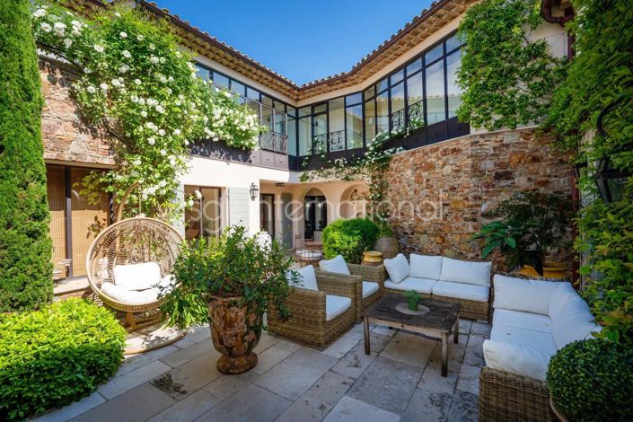 Image No.1-5 Bed House for sale