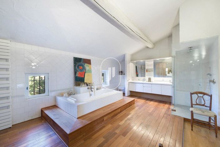 Image No.10-5 Bed House for sale