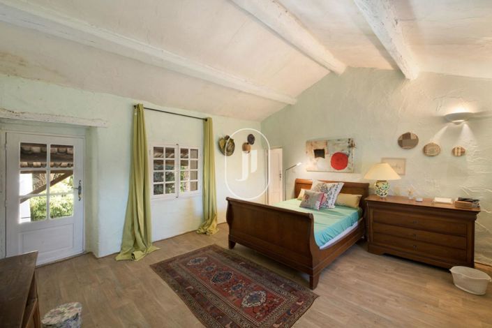 Image No.8-5 Bed House for sale