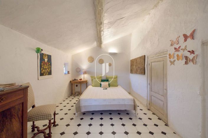 Image No.9-5 Bed House for sale