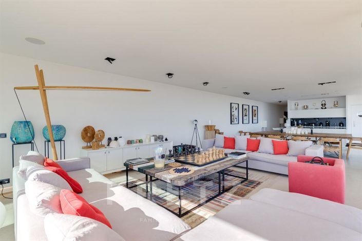 Image No.10-7 Bed House for sale