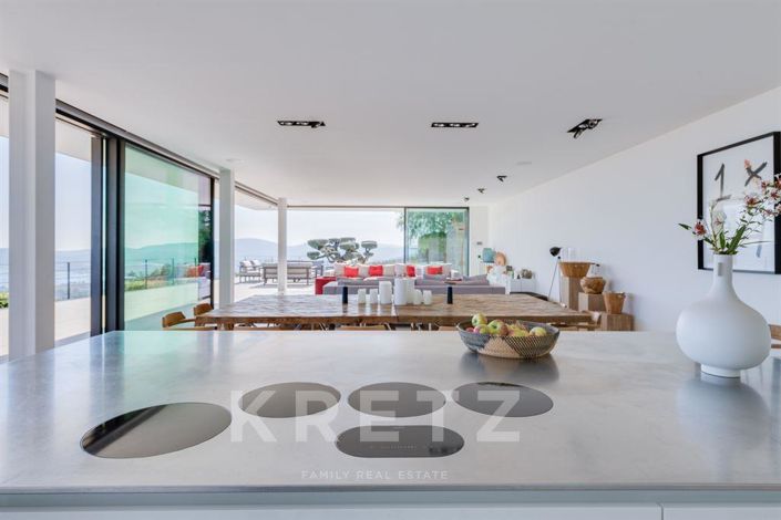 Image No.11-7 Bed House for sale