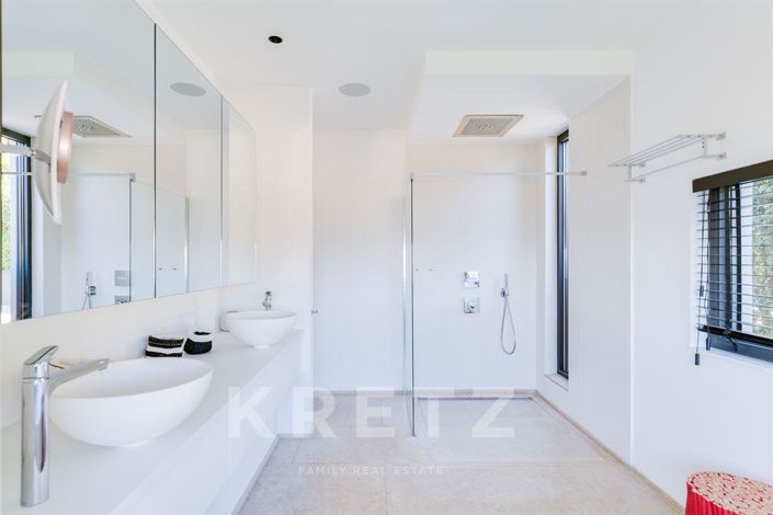 Image No.16-7 Bed House for sale