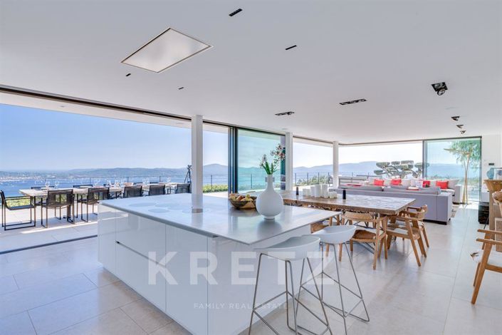 Image No.8-7 Bed House for sale