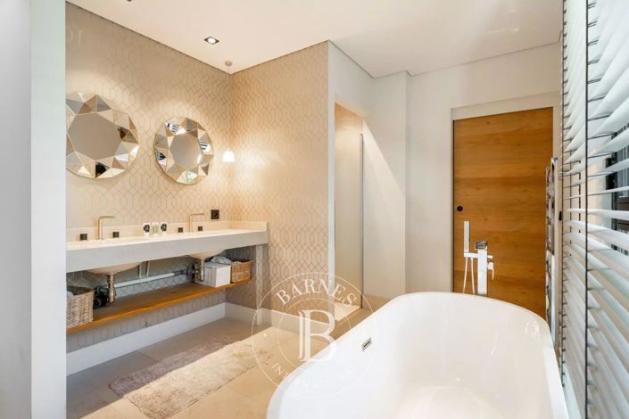 Image No.10-6 Bed House for sale