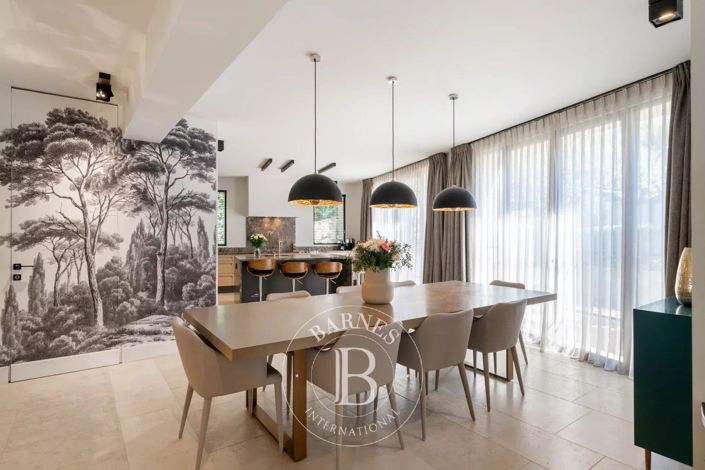 Image No.12-6 Bed House for sale