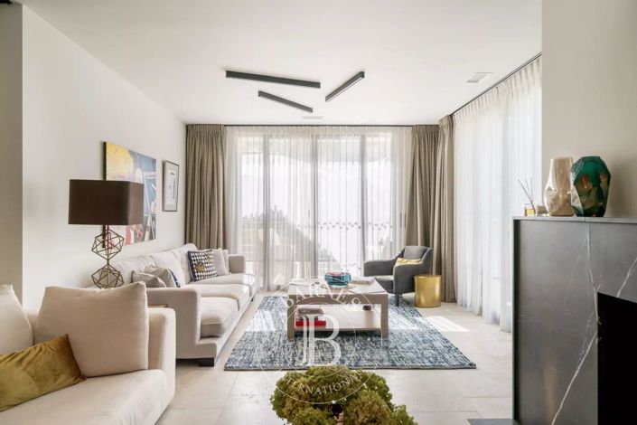 Image No.13-6 Bed House for sale