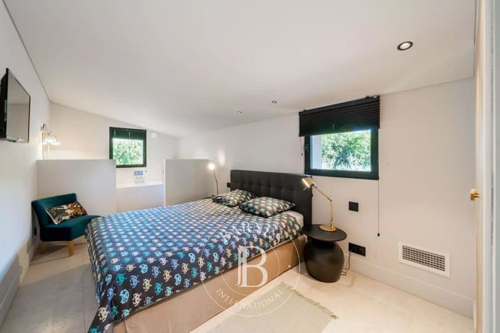 Image No.17-6 Bed House for sale