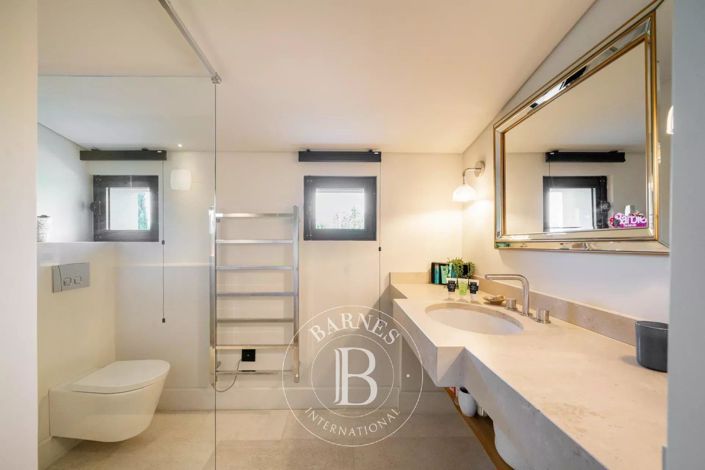 Image No.19-6 Bed House for sale