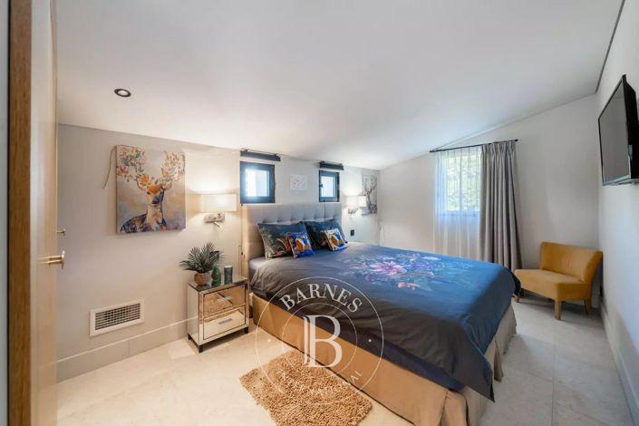 Image No.22-6 Bed House for sale