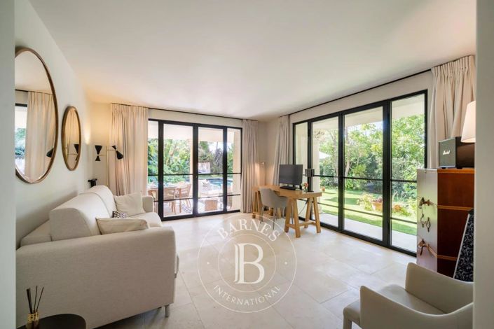 Image No.29-6 Bed House for sale