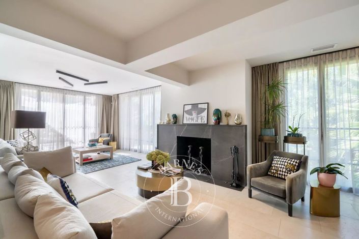 Image No.3-6 Bed House for sale