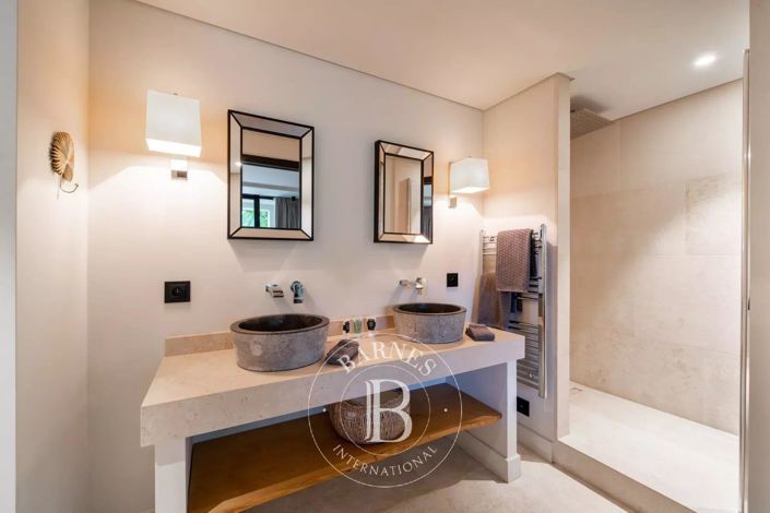 Image No.30-6 Bed House for sale