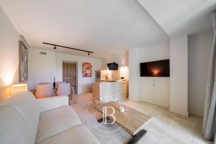 Image No.31-6 Bed House for sale