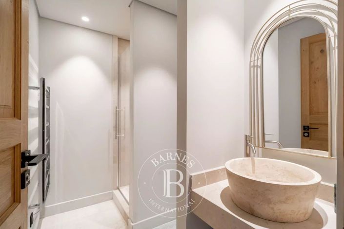 Image No.32-6 Bed House for sale