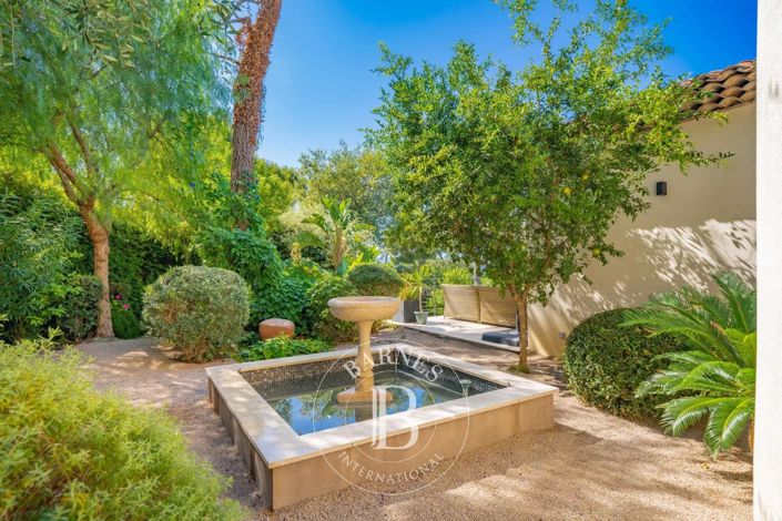 Image No.7-6 Bed House for sale