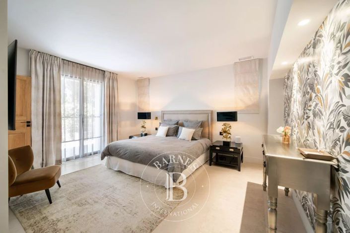 Image No.8-6 Bed House for sale