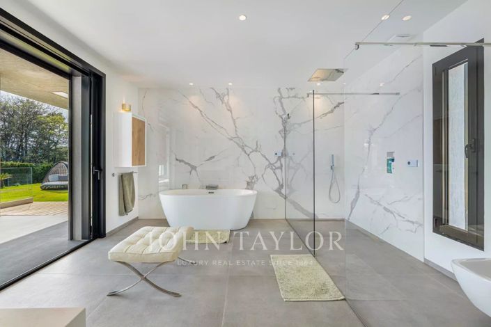 Image No.10-5 Bed House for sale