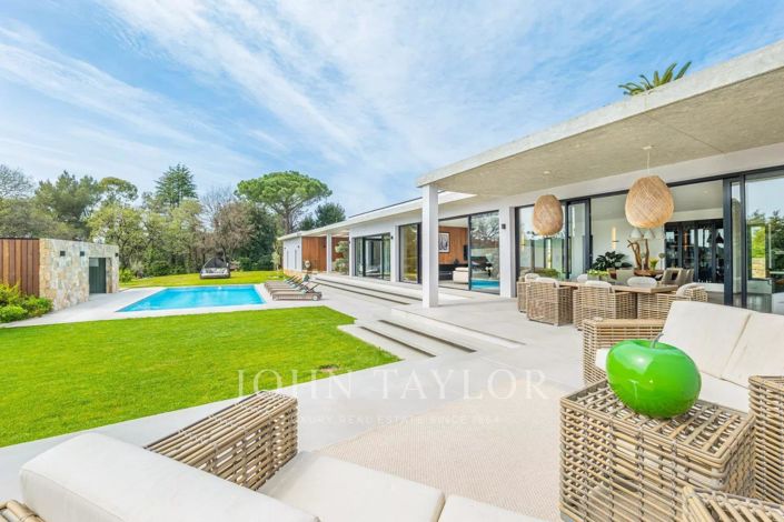 Image No.2-5 Bed House for sale