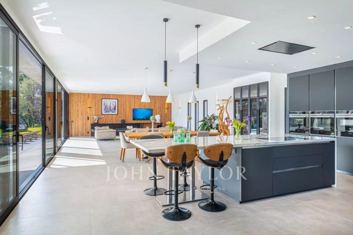 Image No.5-5 Bed House for sale