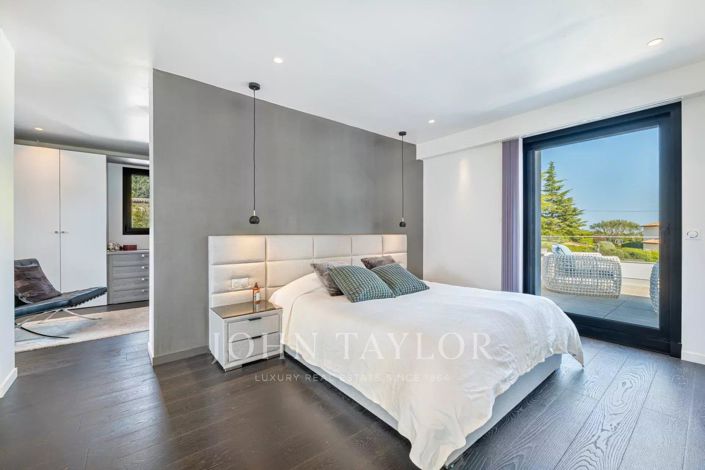 Image No.7-5 Bed House for sale