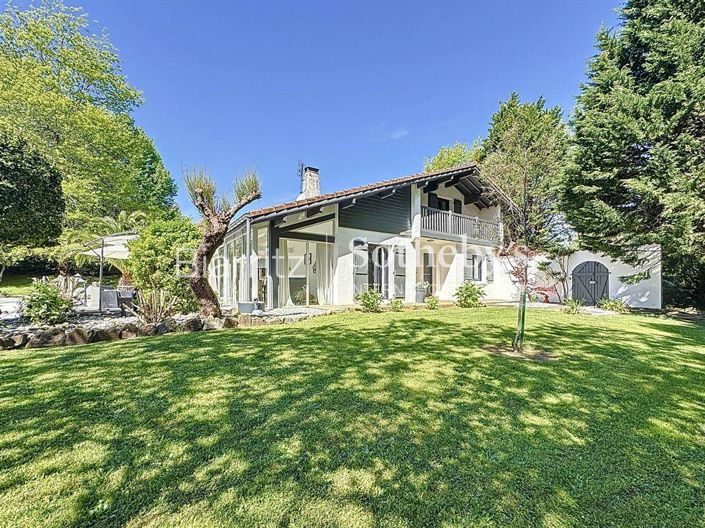 Image No.1-5 Bed House for sale