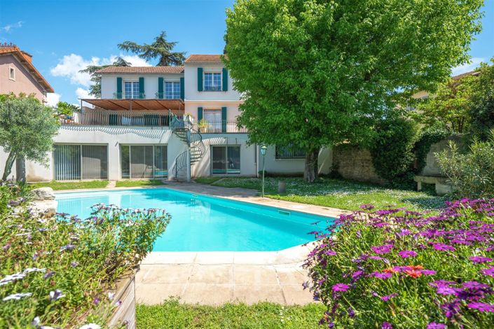 Image No.1-8 Bed House for sale