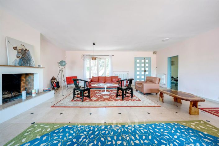 Image No.4-8 Bed House for sale