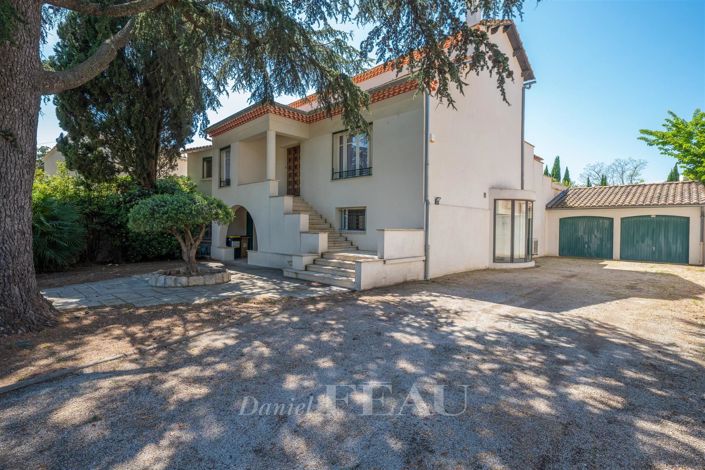 Image No.9-8 Bed House for sale