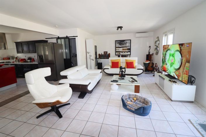 Image No.11-3 Bed House for sale