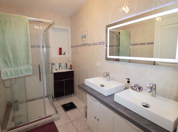 Image No.18-3 Bed House for sale