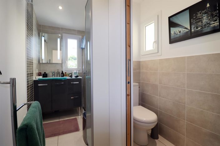 Image No.19-3 Bed House for sale