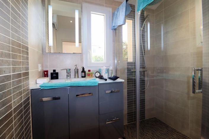 Image No.20-3 Bed House for sale