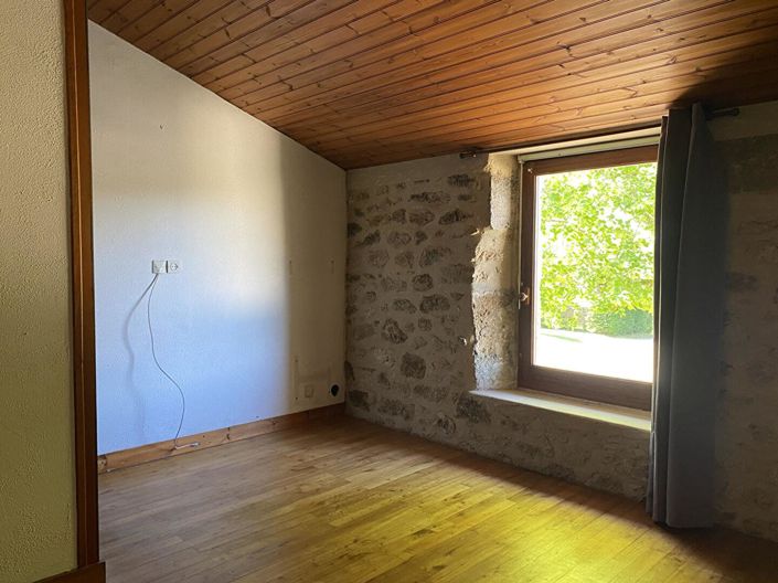 Image No.8-6 Bed House for sale