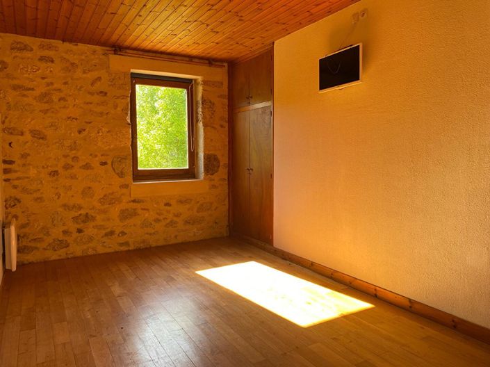 Image No.9-6 Bed House for sale