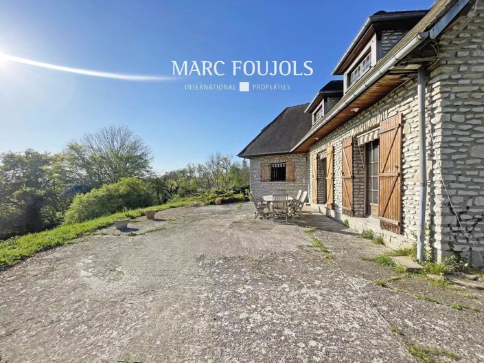 Image No.1-4 Bed House for sale
