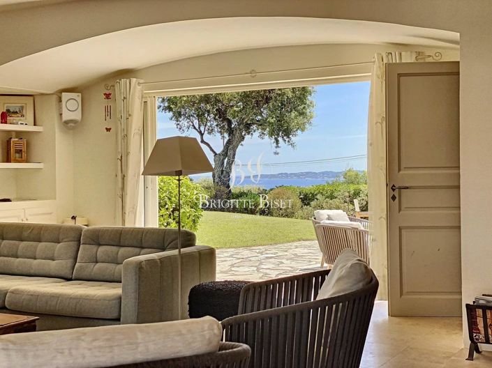 Image No.3-8 Bed House for sale