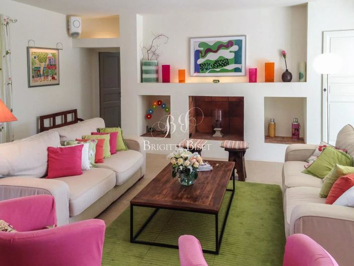 Image No.7-8 Bed House for sale